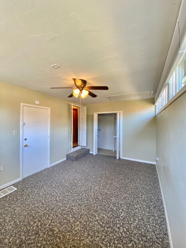 Building Photo - Stunning 4-Bedroom Home with Spacious Bedrooms Available for Summer 2026 Pre-Lease