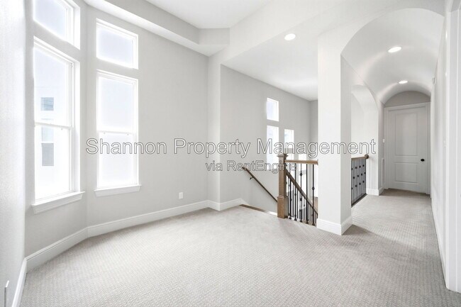Building Photo - 1204 W 16th St