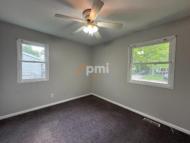 Building Photo - 380 Lahonda Dr