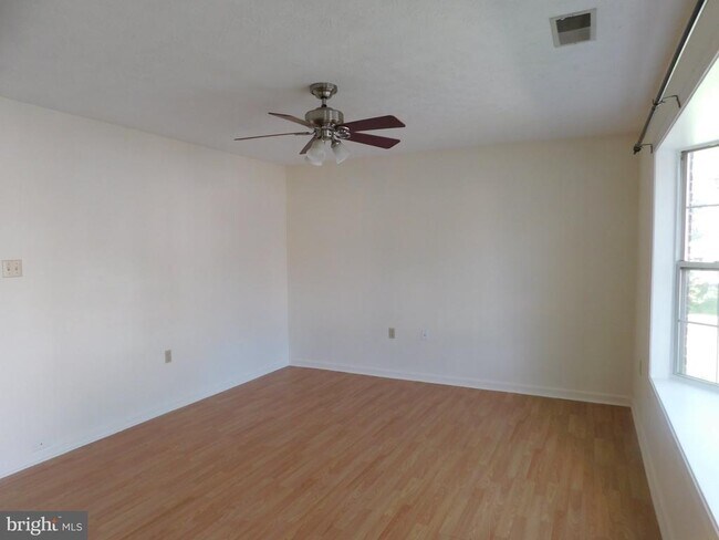 Building Photo - 214 Banbury Terrace