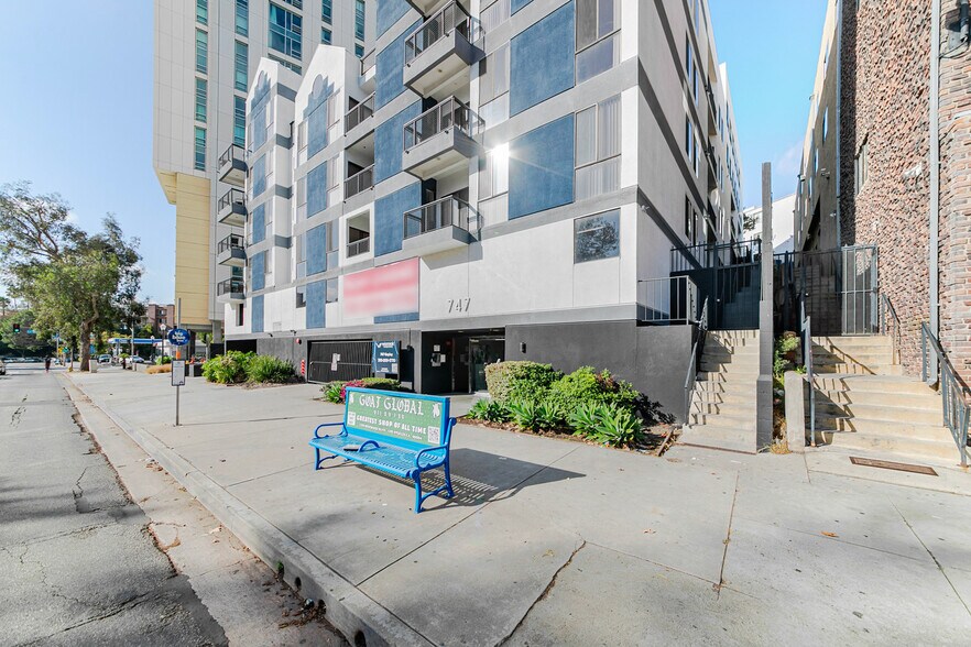 Building Photo - 747 Gayley Ave