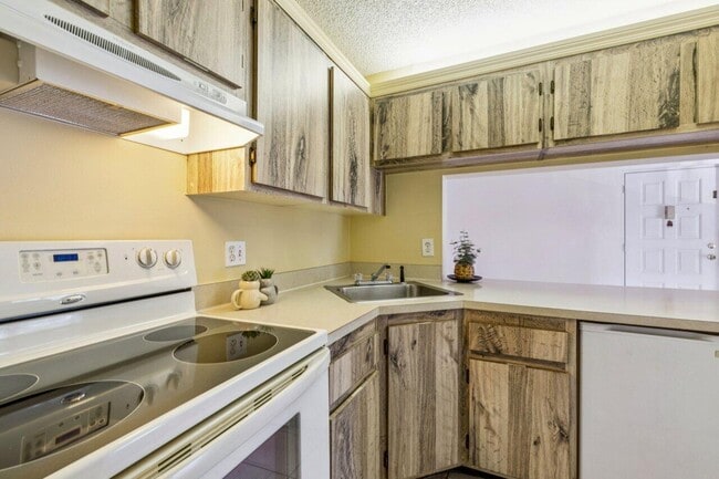 Building Photo - 618 Sea Pine Way