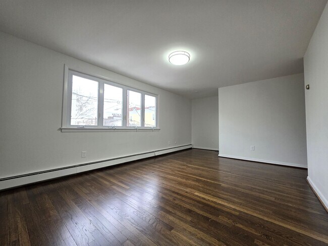 Building Photo - 195 South St