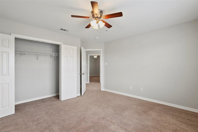Building Photo - 604 Mozart Way