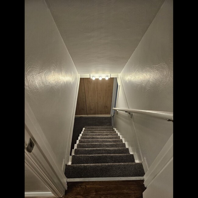 Building Photo - 1606 Greentree Rd