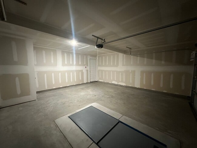 Building Photo - *Newly Built* 3 Bed 2 Bath 2 Car Garage