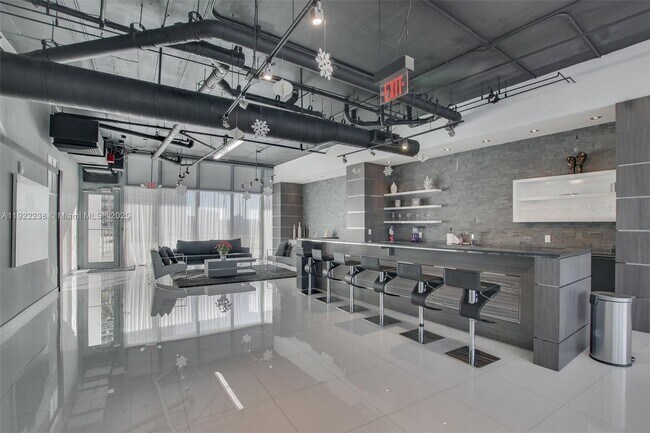 Building Photo - 601 NE 36th St