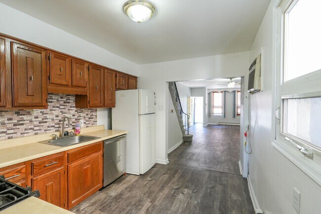 Building Photo - Charming Pennsport Rowhome with Private Backyard Oasis