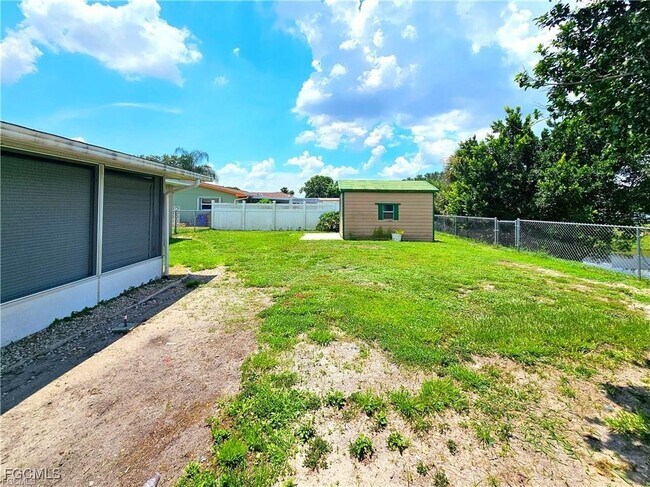 Building Photo - 211 S Lake Dr