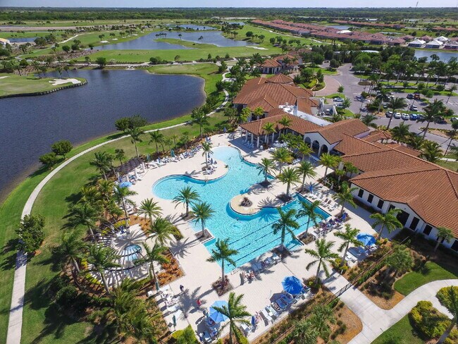 Building Photo - "Spacious 2-Bed, 2-Bath W/Den Condo Retrea...