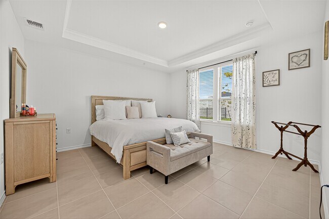 Building Photo - 8047 Prospect Dr