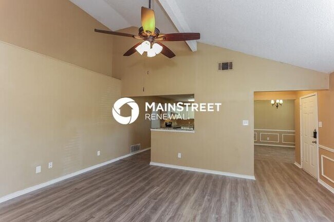 Building Photo - 4 Bedroom Pet-Friendly Home in Arlington, TX with Main Street Renewal