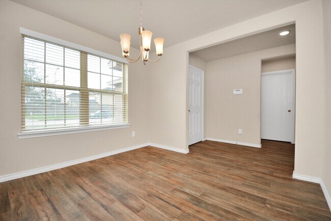 Building Photo - 3210 Aldridge Dr