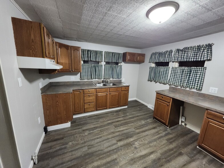 Building Photo - 523 W Trusler St