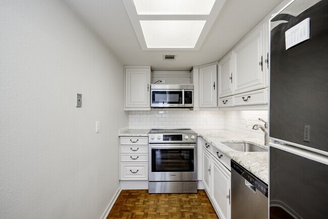 Building Photo - 1122 Colorado St