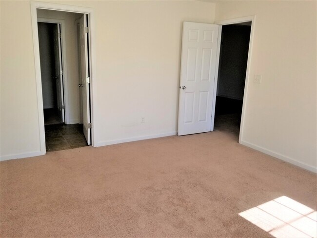 Building Photo - 211 Sunview Drive