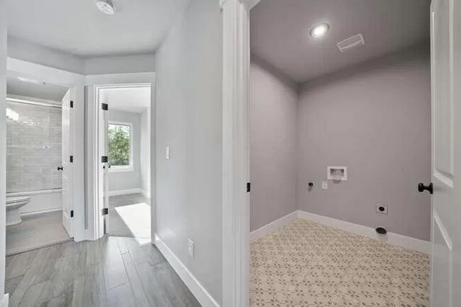 Building Photo - Bright & Beautiful Updated 4 bed, 3.5 bath in the Heart of the Brentwood-Darlington Neighborhoods