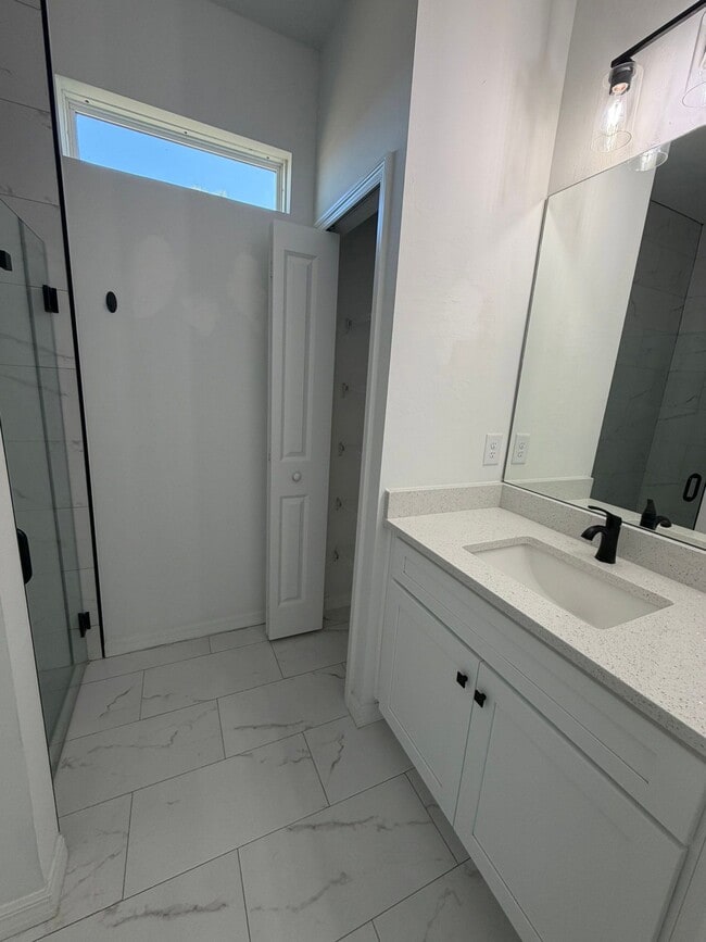 Building Photo - 1145 Edgerton Ave