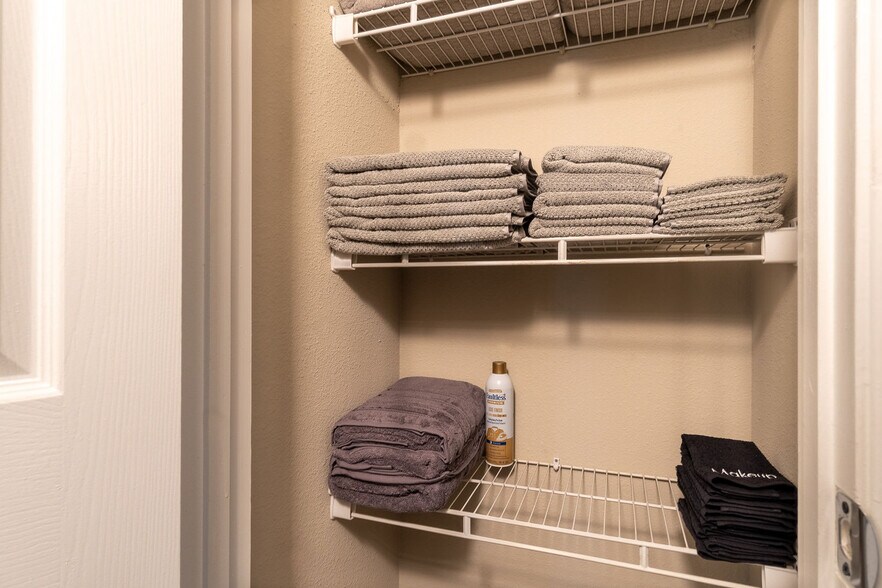 Building Photo - 10020 Regal Park Ln