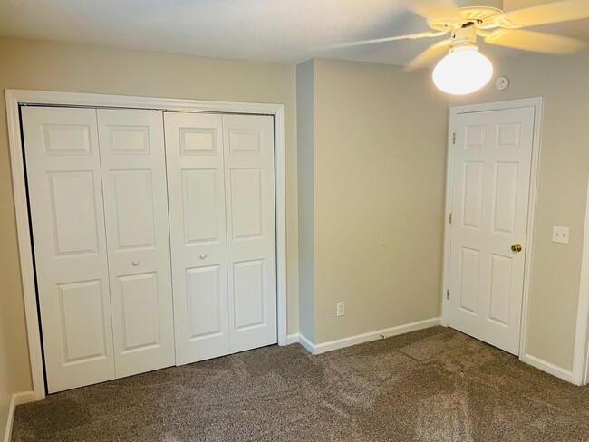 Building Photo - Spacious Townhome off Blairstone