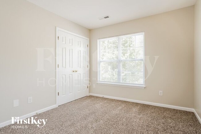 Building Photo - 705 Hawthorn Ridge Dr