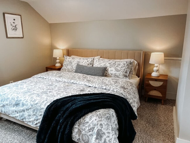 Building Photo - 3923 Victory Blvd