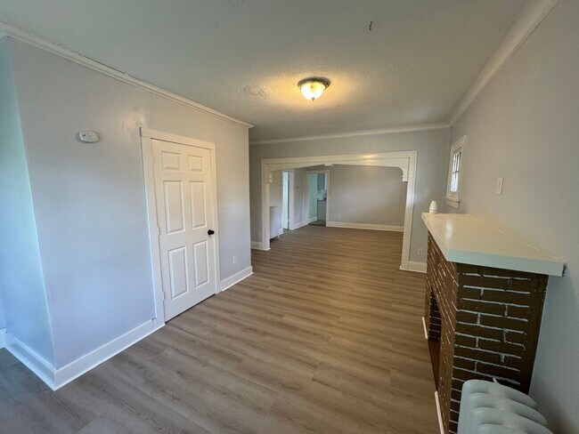 Building Photo - 1429-1431 Knox Ave N