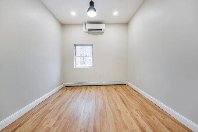 Building Photo - 3302 Palisade Ave