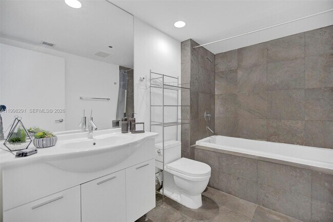 Building Photo - 475 Brickell Ave