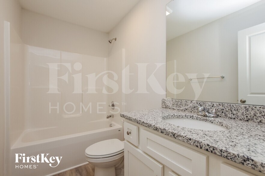 Building Photo - 6631 Rockwell Blvd W