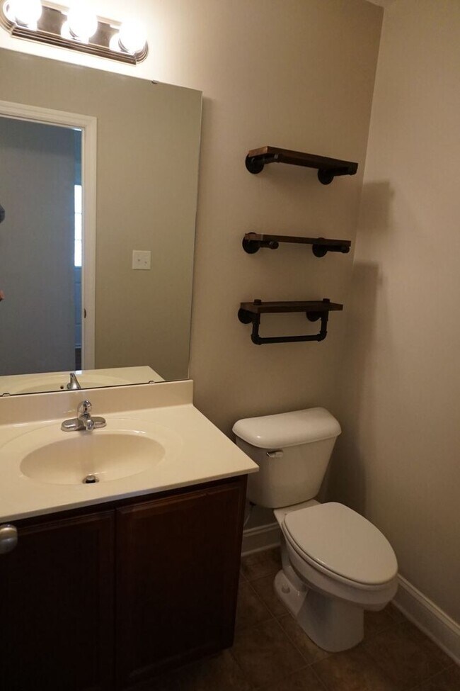 Building Photo - 3 Bedroom 2.5 Bathroom home located in Rogers Farm in Hubert!