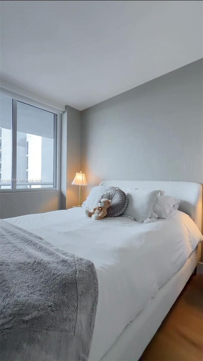 Building Photo - 16385 Biscayne Blvd