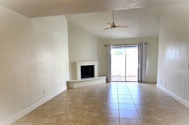 Building Photo - Stunning 3-bedroom 2 bathroom Condo