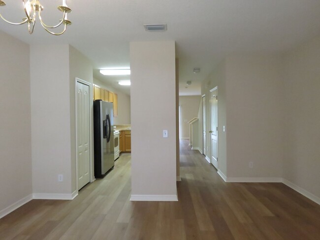 Building Photo - Townhouse in Fishhawk Ridge 2bd/2.5 bath