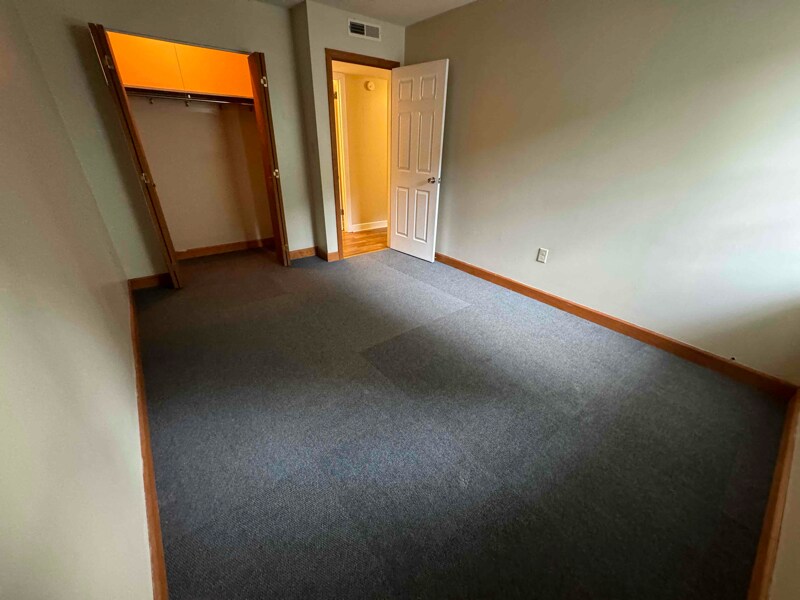 Building Photo - 1801 Marion Manor Dr