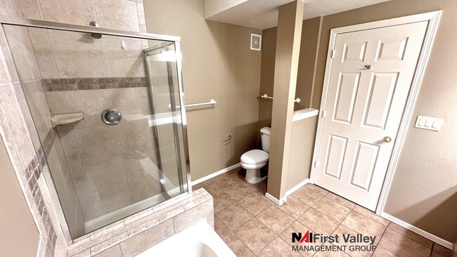 Building Photo - *****Half off First Months Rent ***** 3 Be...