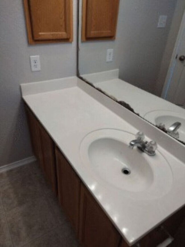 Building Photo - Spacious Two-Story Home in Prime Laurel Ca...