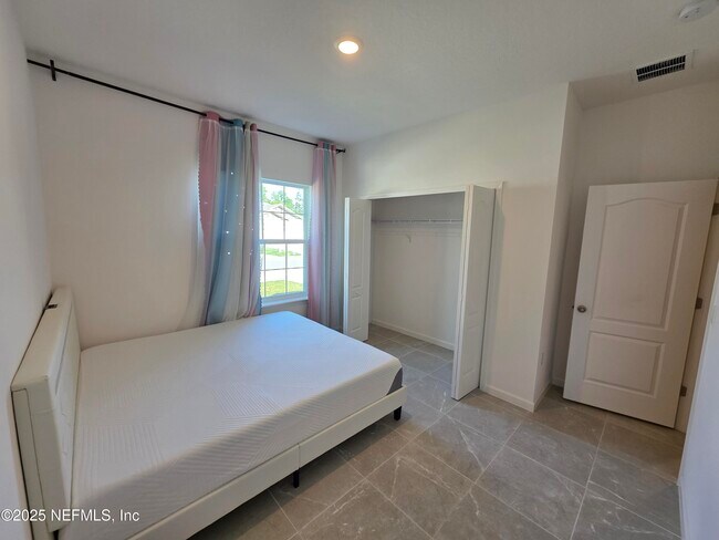 Building Photo - 3233 Crocus Ln
