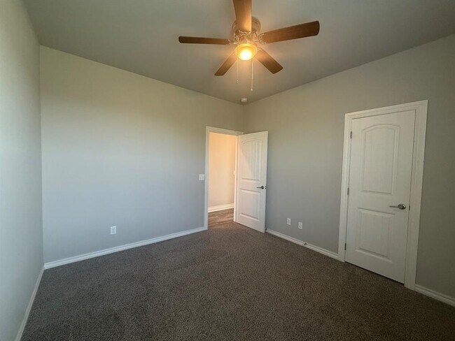 Building Photo - 9544 Monterey Dr
