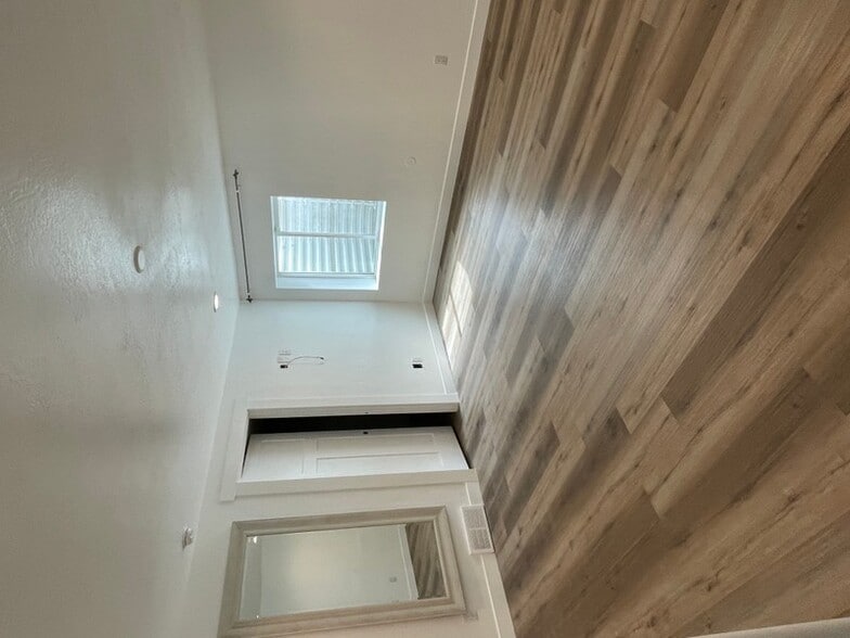 Building Photo - 8459 150 E