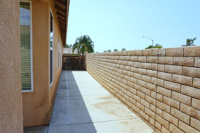 Building Photo - 14752 Eaglehead Mountain Dr