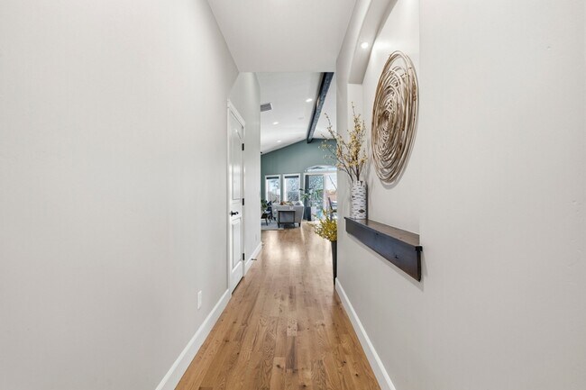 Building Photo - 5850 N Rio Lomas Ave