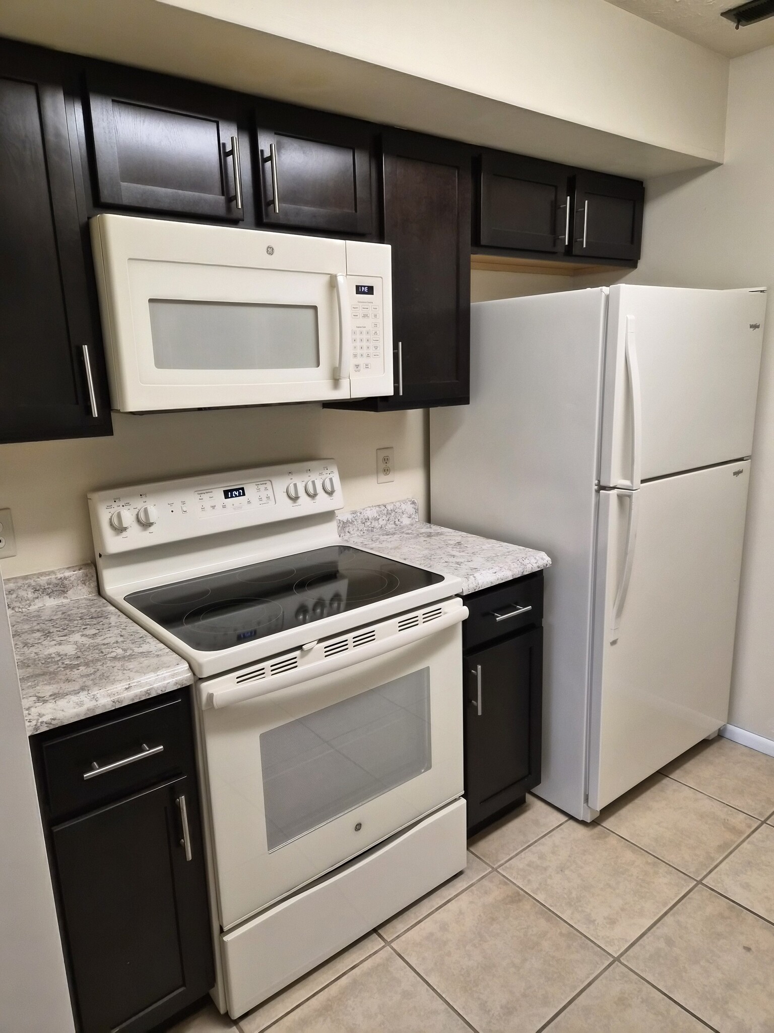 Kitchen - 1600 Northbrook Dr