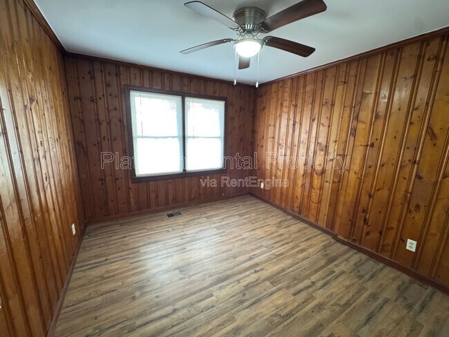 Building Photo - 97 Benson St