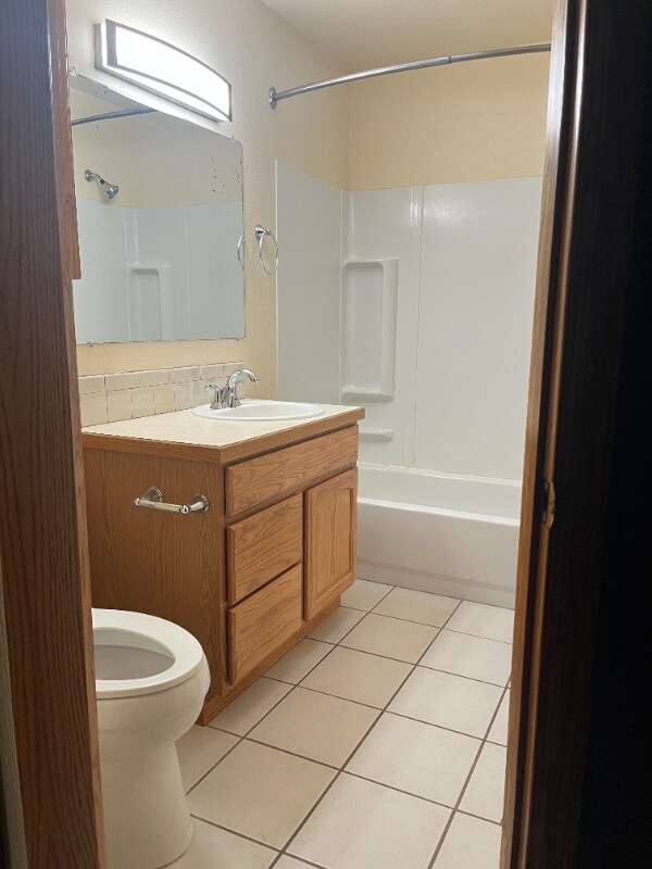 Building Photo - 2702 Parklake Ct