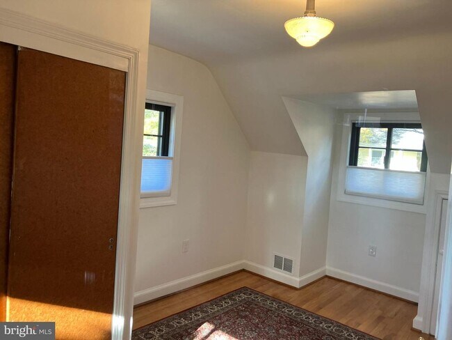 Building Photo - 6008 Bryn Mawr Ave