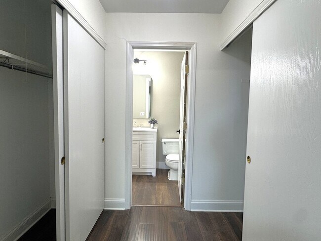 Building Photo - 6652 Fernwood Dr