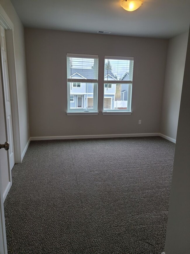 Building Photo - Yelm Creek Estates, 4 Bedroom, 2.75 Bathroom with Den