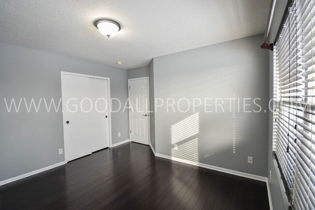 Building Photo - 4 Bedroom 3 Bath Home 3 Car Garage with large fenced in yard in Waukee