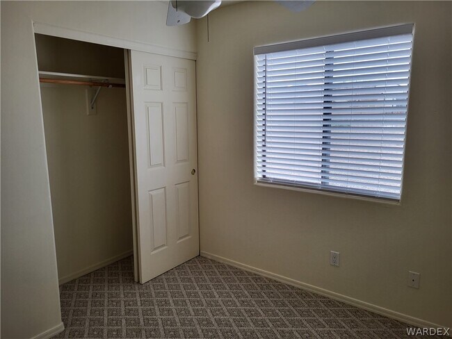 Building Photo - 9842 S Phoenix Dr